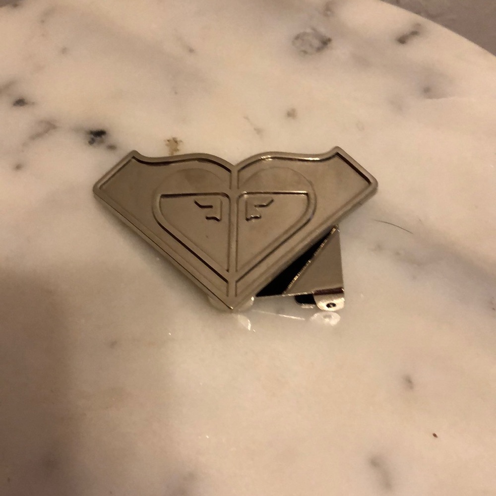 Roxy belt buckle